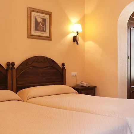 Hospederia Santiago 2*